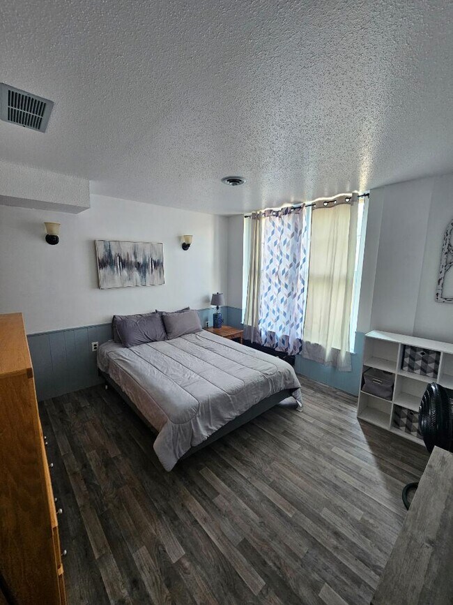 Foto del edificio - 311 E Thayer Ave