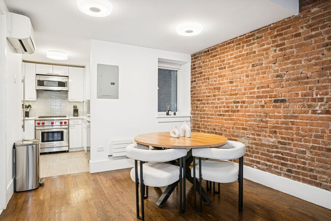 Building Photo - 125 E 83rd St