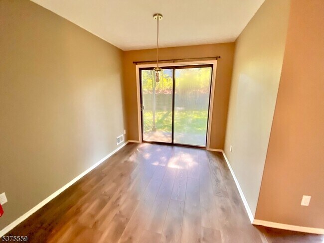 Foto del edificio - 1105 Spruce Hills Dr