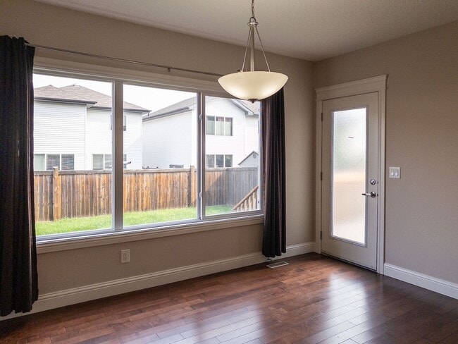 Building Photo - 11530 16A Av SW