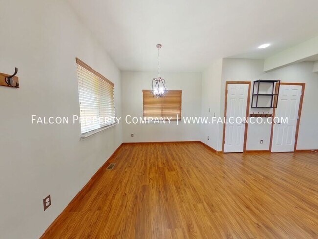 Foto del edificio - 7412 Waterside Dr