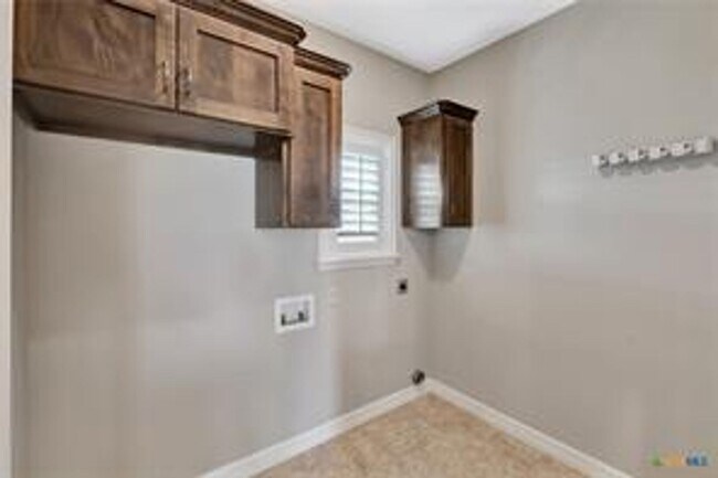 Foto del edificio - Great Home on  1 acre