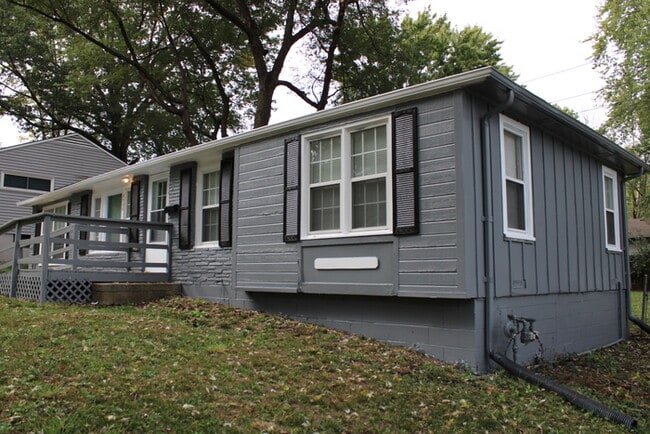 Building Photo - Spacious 4 Bedroom and 1 full bath home in Kansas City, MO.