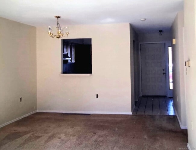 Foto del edificio - 35 Nutmeg Rd