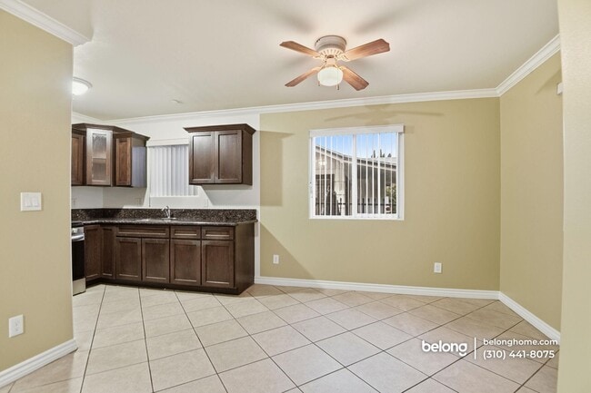 Building Photo - 1614 W 39th Pl