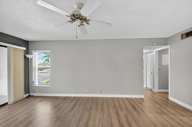 Building Photo - 805 Sky Pine Way