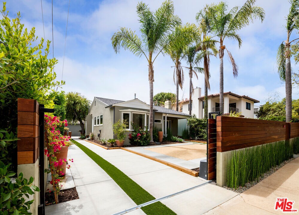 Foto principal - 719 Iliff St