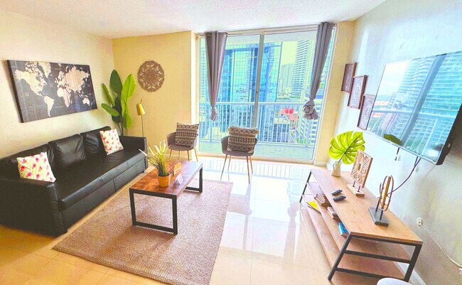 Building Photo - 1 SE 12th St