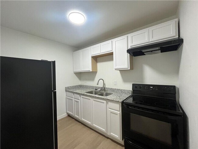 Foto del edificio - ONE BEDROOM APT WITH WATER PAID