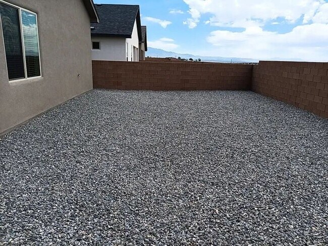 Foto del edificio - Welcome to this beautiful 3 bedroom, 2 bat...