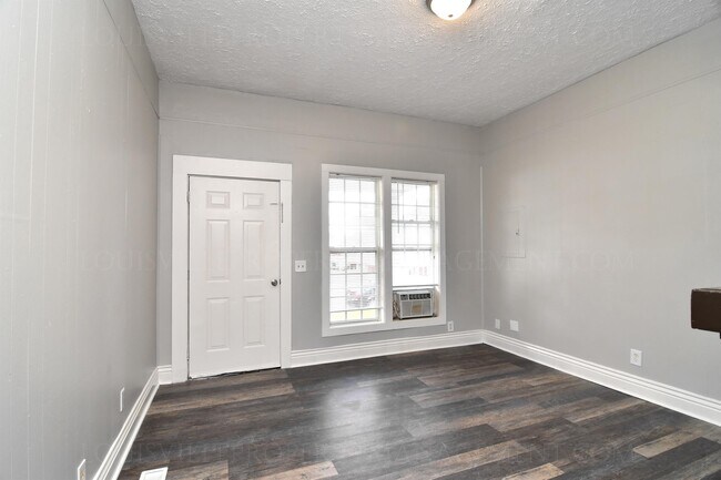 Building Photo - 1238 Oleanda Ave
