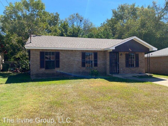 Foto del edificio - 3 br, 1 bath House - 3560 Manley Drive