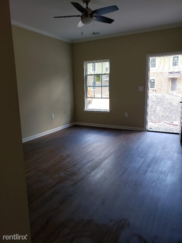 Foto del edificio - 2 br, 2.5 bath Townhome - 156 silver street