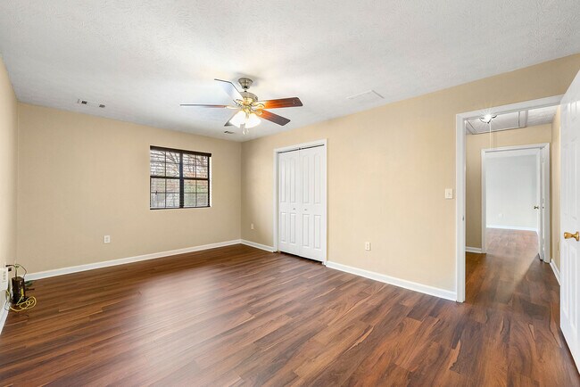 Foto del edificio - 249 Tony Trl SE