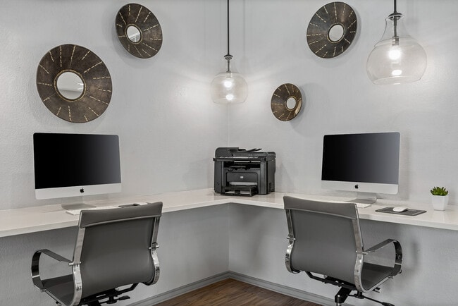 Building Photo - Wimbledon Oaks