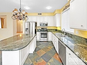 Building Photo - 82 Melrose Dr