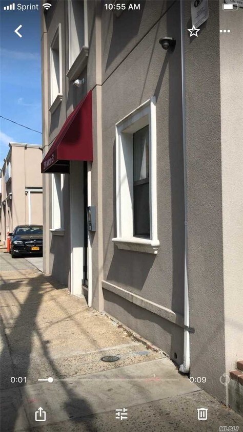 Primary Photo - 298 Main St