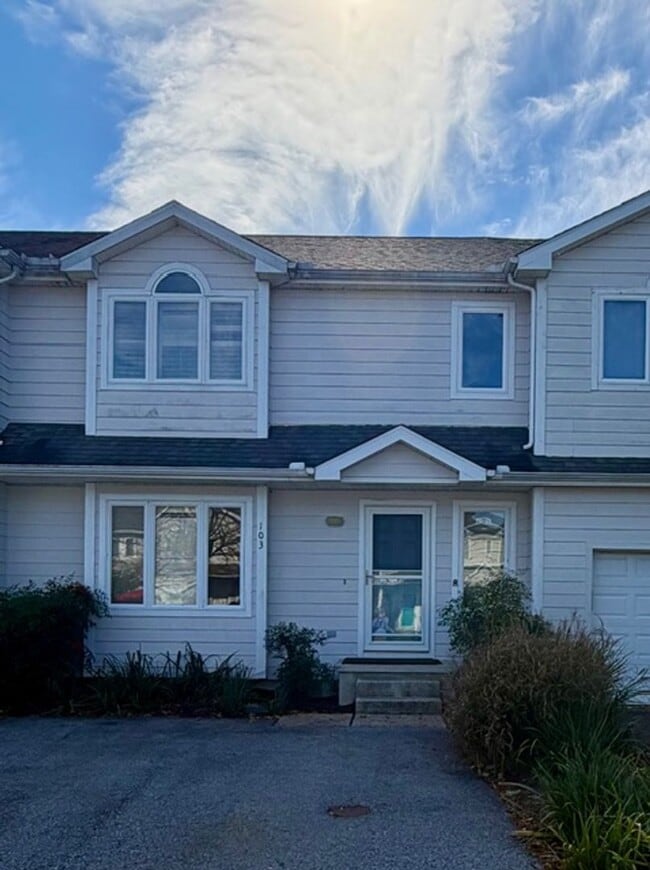 Building Photo - 103 Lakeside Dr