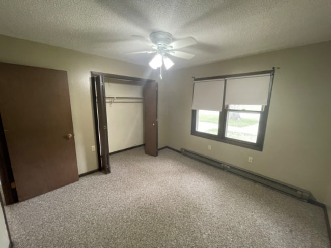 Building Photo - 409 Angie St