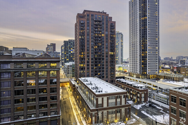 Building Photo - Kinzie Station East Tower
