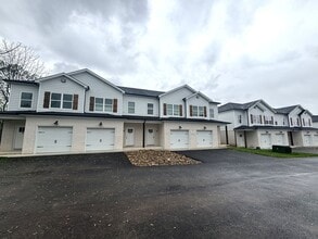 Building Photo - 632 Pointe Ct