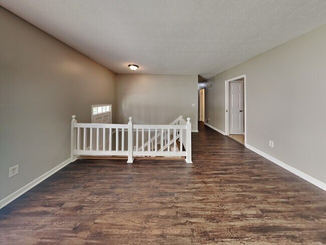 Building Photo - Lease by 9/15 & get Sept rent FREE Nice 4 ...