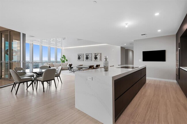 Foto del edificio - 851 NE 1st Ave