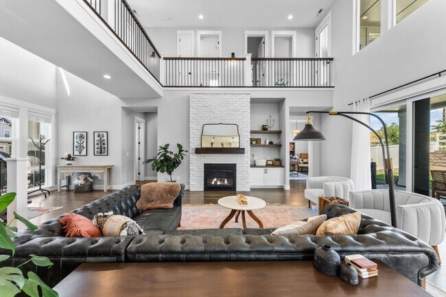 Foto del edificio - Luxury Living in Dry Creek Ranch – Custom ...