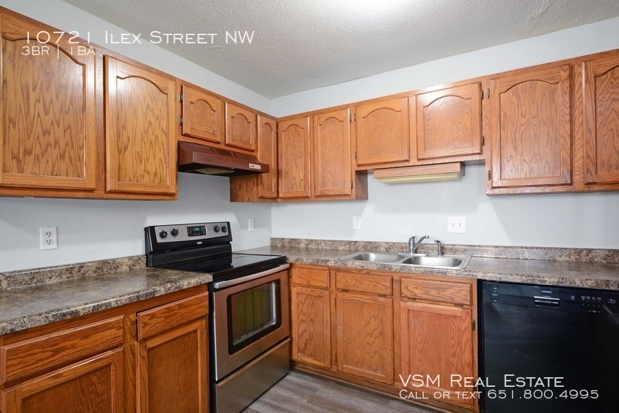 10721 Ilex St NW, Coon Rapids, MN 55448 House Rental in Coon Rapids