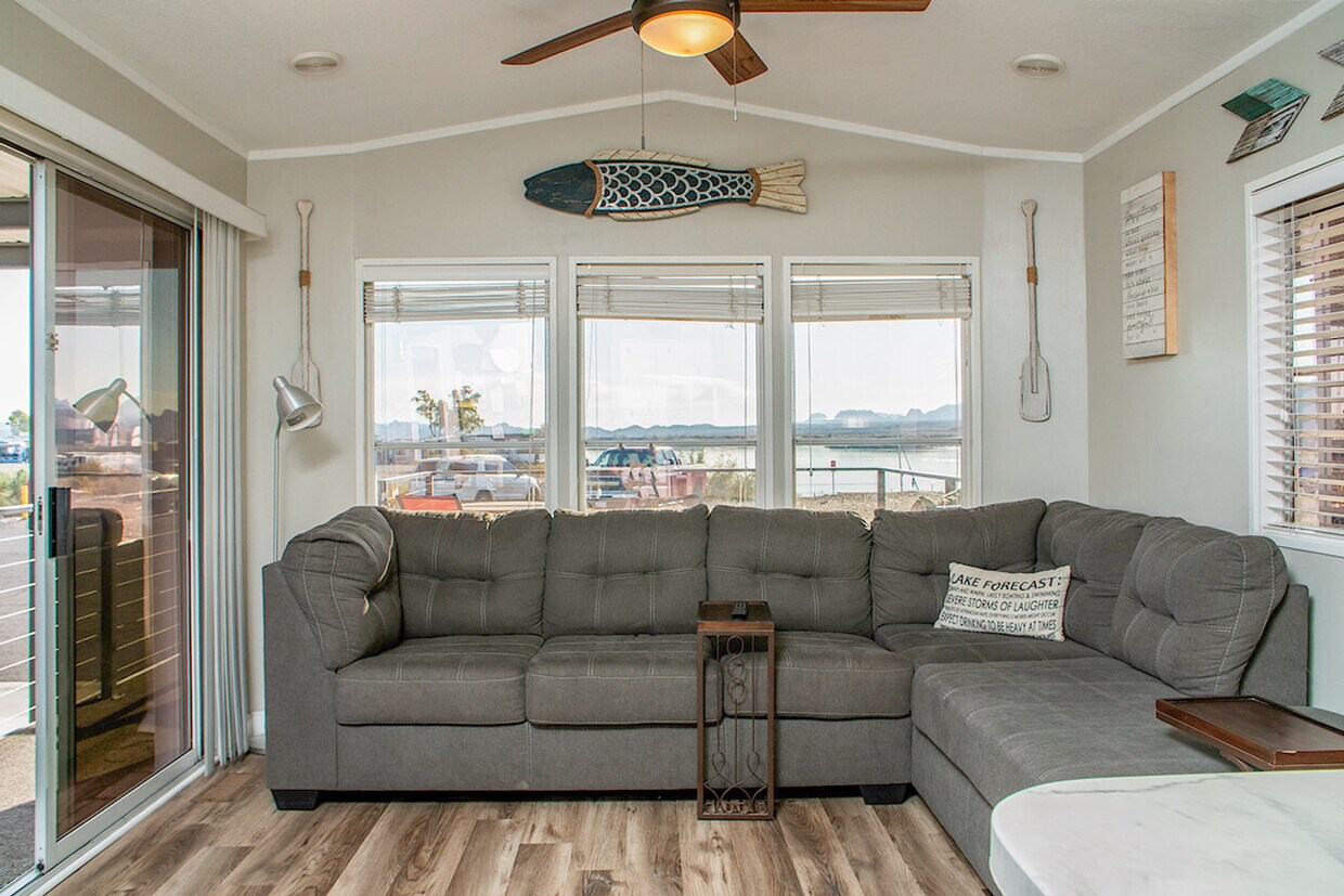 Foto principal - 555 Beachcomber Blvd