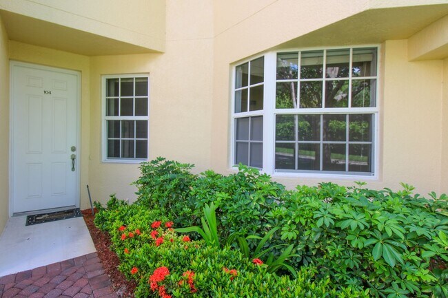 Building Photo - ** ANNUAL UNFURNISHED 3 BED/2 BATH FIRST F...