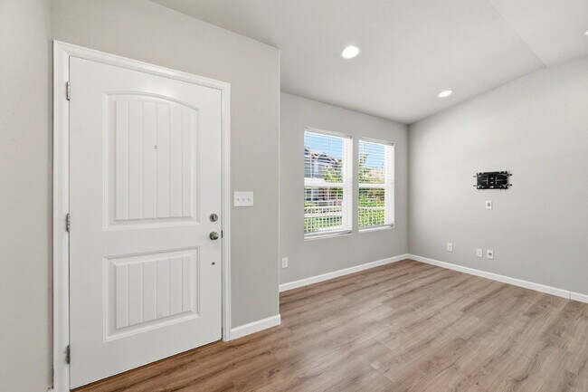 Foto del edificio - $1,945.95, 2-bed, 2.5-bath, located in Colorado Springs with a one-car extended garage.