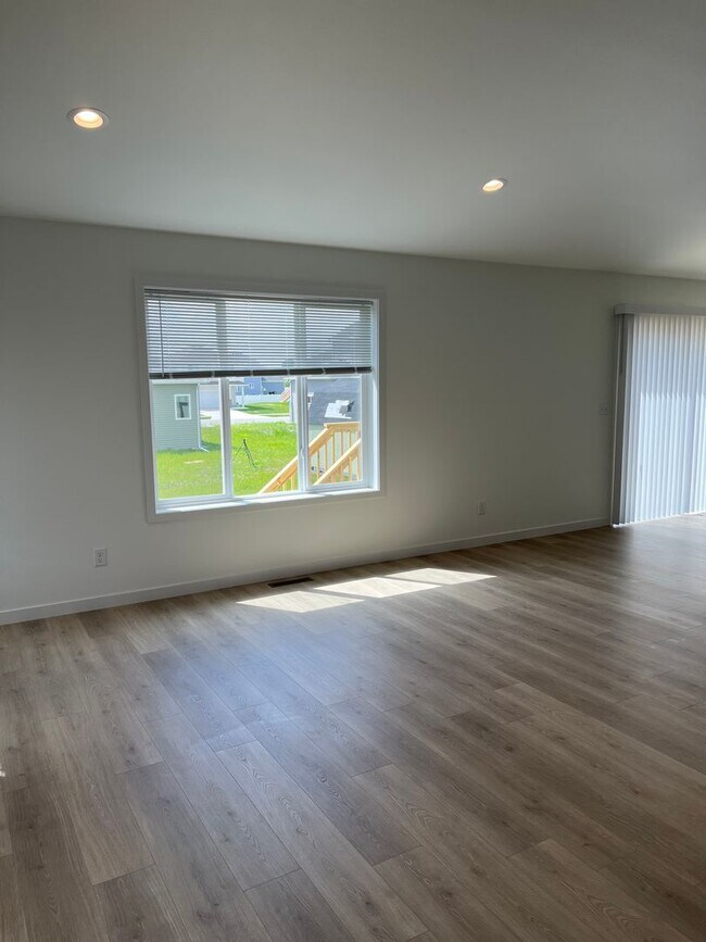 Building Photo - New 3 Bedroom/2.5 Bathroom House