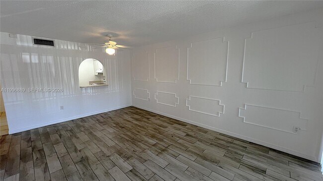 Foto del edificio - 711 N Pine Island Rd