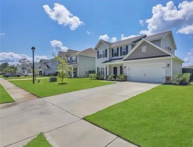 Foto del edificio - Beautiful 4 Bedroom, 3 Bathroom Home in Th...
