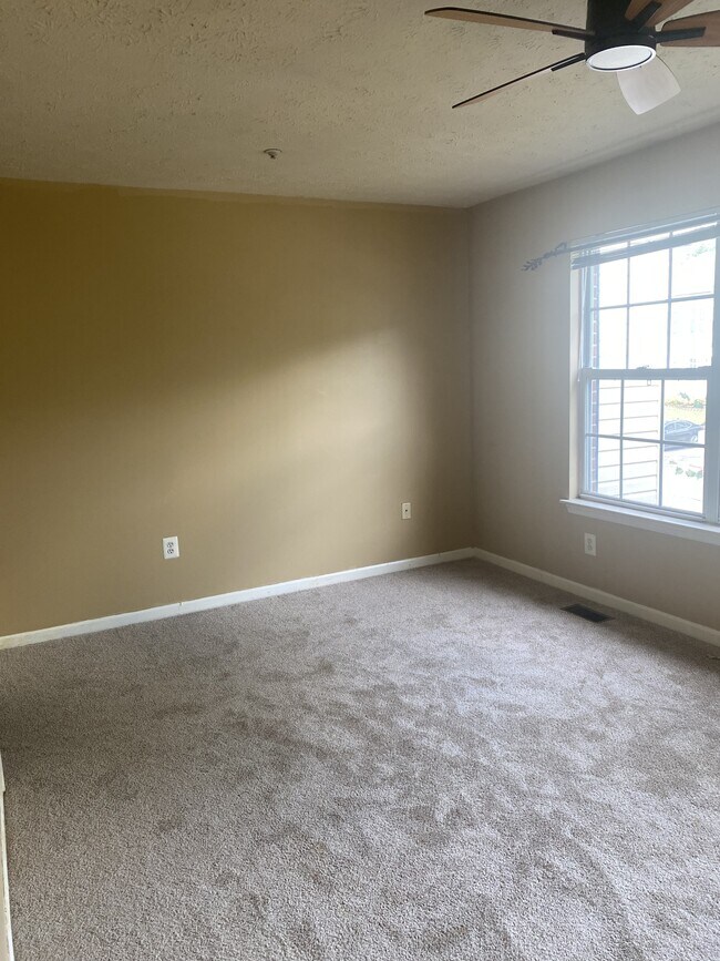 Building Photo - 1707 Carriage Cir
