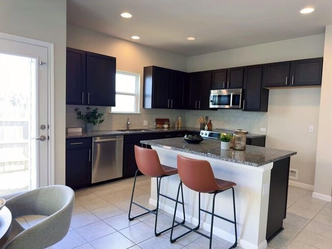 Foto del edificio - 9709 Morning Iris Dr