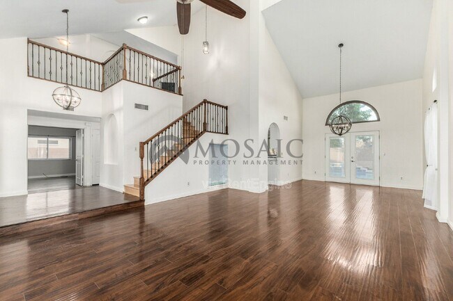 Foto del edificio - 634 E Century Ave