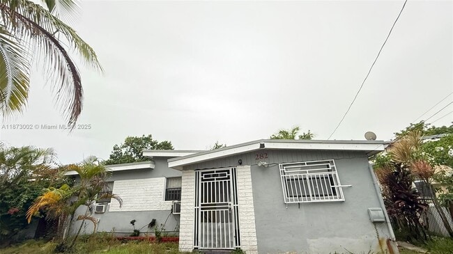 Foto del edificio - 282 NW 98th St