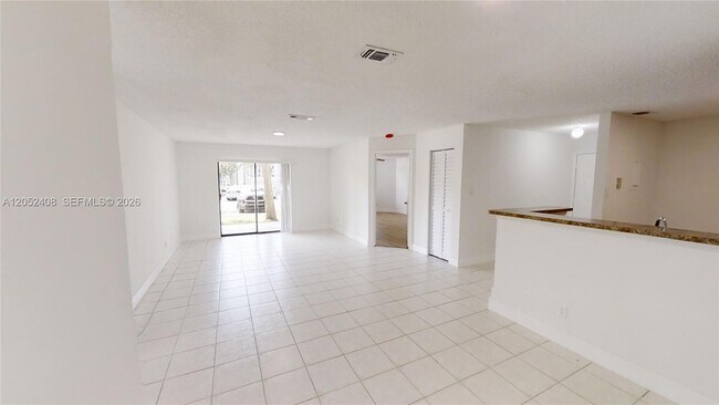Foto del edificio - 11255 W Atlantic Blvd