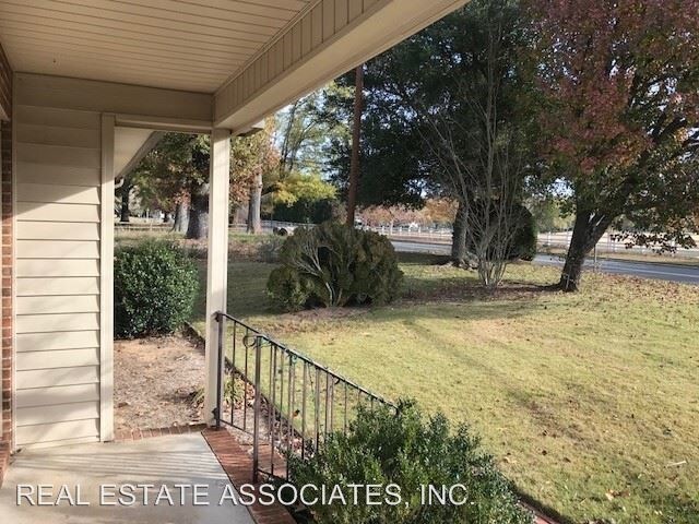 Foto del edificio - 1337 Cole Mill Rd