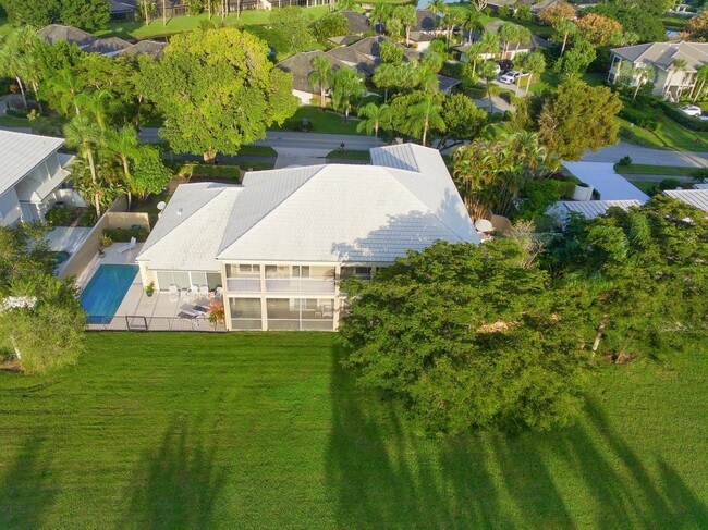 Building Photo - 11877 Pebblewood Dr