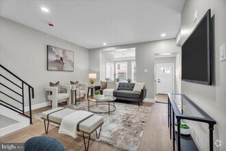 Building Photo - 1013 S 51st St
