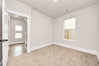 Building Photo - 783 Mansfield St