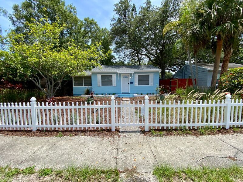 Foto principal - 740 52nd Ave N