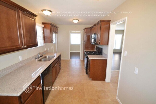 Foto del edificio - 15007 Florwood Ave