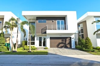 Building Photo - 9745 NW 75th Terrace