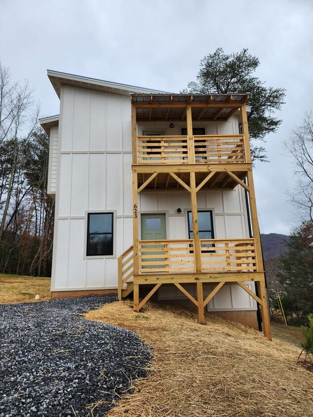 Foto principal - New Construction-Swannanoa!