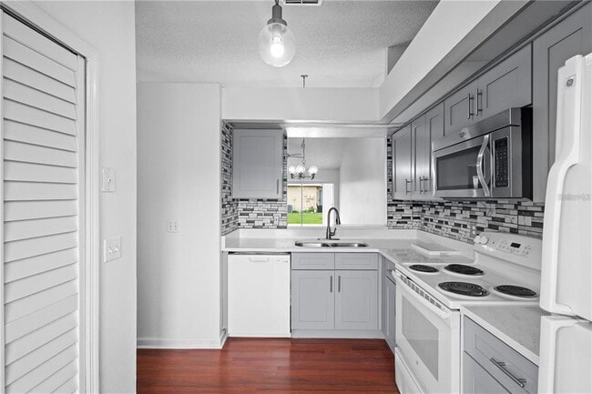 Foto del edificio - 3125 Sandy Shore Ln