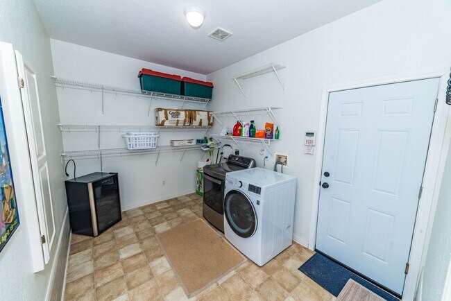 Foto del edificio - FURNISHED OAKWELL FARMS SINGLE-STORY